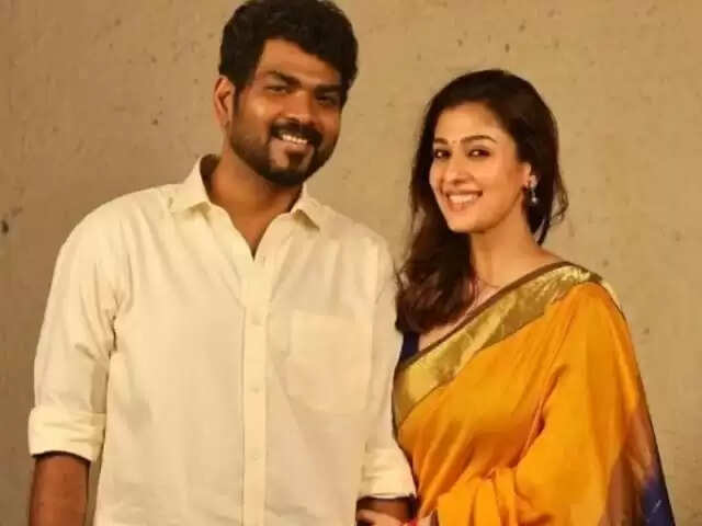 साउथ के मशहूर सितारे नयनतारा (Nayanthara) और विग्नेश शिवन (Vignesh Shivan) इस साल 9 जून 2022 को शादी के बंधन में बंधे. इन दोनों की शादी खूब सुर्खियों में रही. वहीं अब शादी के 4 महीने बाद ये दोनों जुड़वां बच्चों के पेरेंट्स बनें.