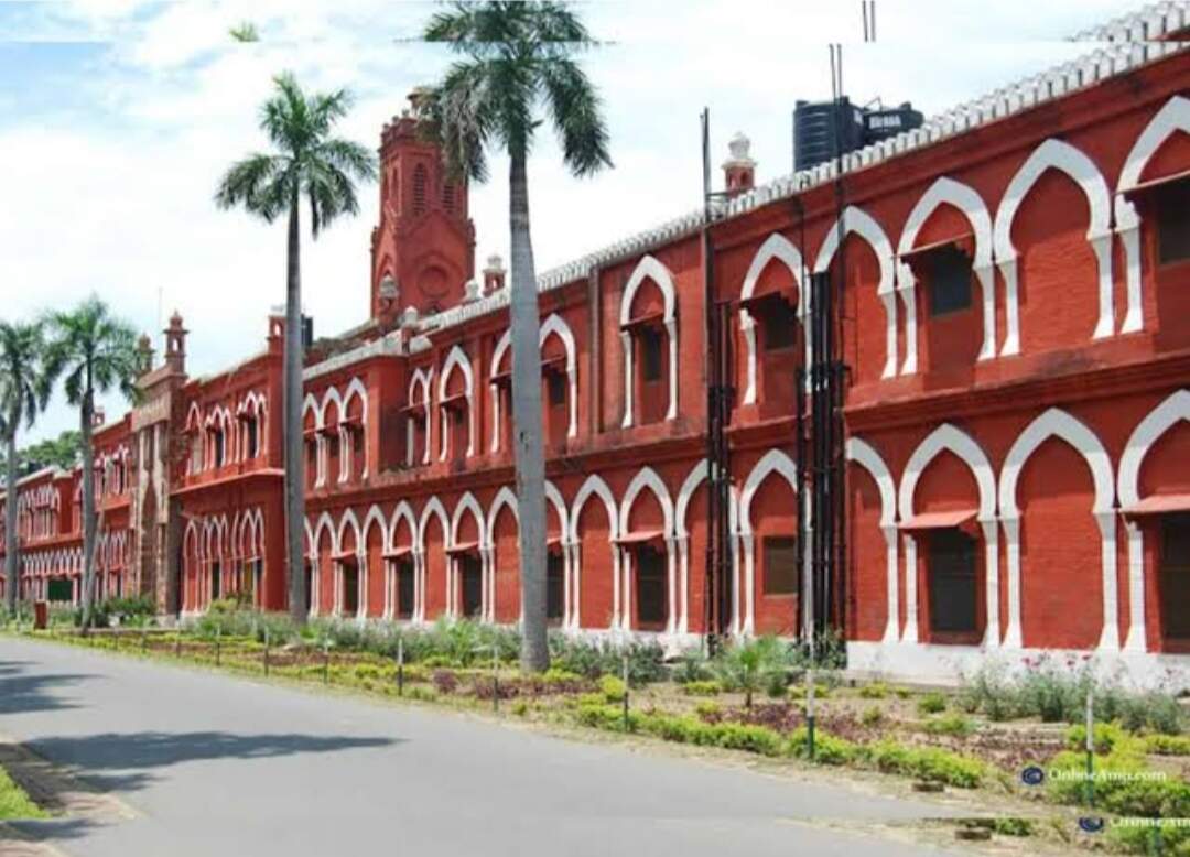 अलीगढ़: AMU में कोरोना का कहर, 22 दिन में 26 प्रोफेसर की मौत