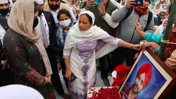 प्रियंका गांधी ने नवरीत की अंतिम अरदास में की श्रद्धांजलि अर्पित