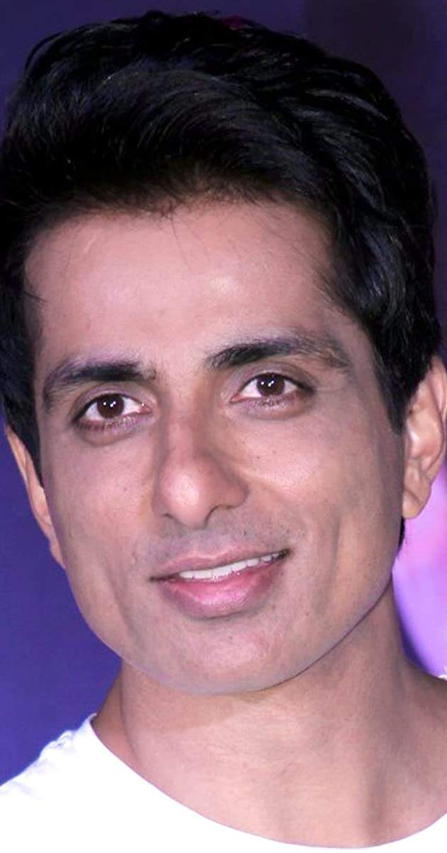 तैराक शिवा ने सोनू सूद के नाम की एम्बुलेंस की सेवा शुरू की